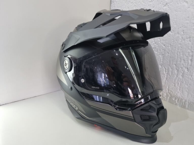 The visor is brilliant as it does not move around due to its shape