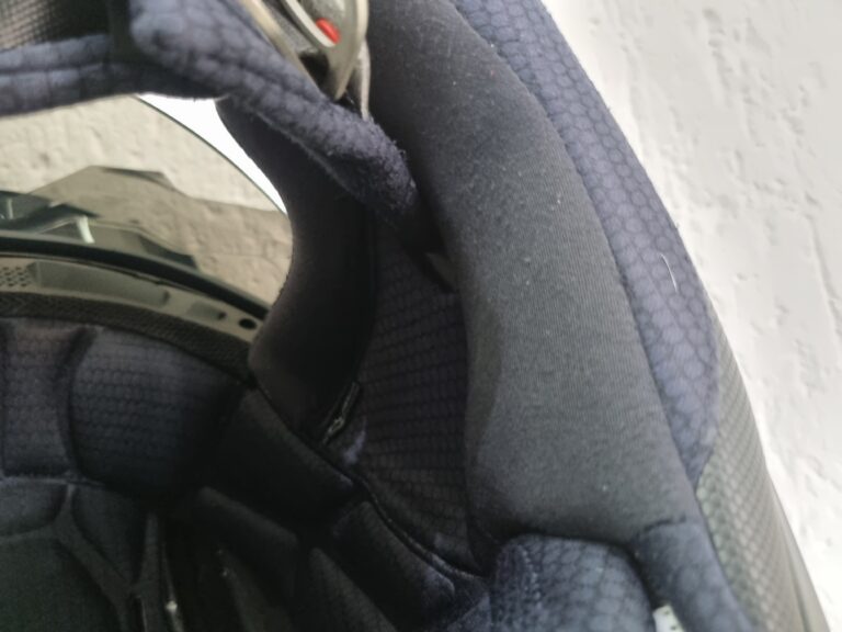 nflatable cheek pad system for customisable fit and comfort.