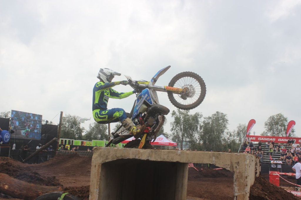 S.A Super Enduro X Round 1.