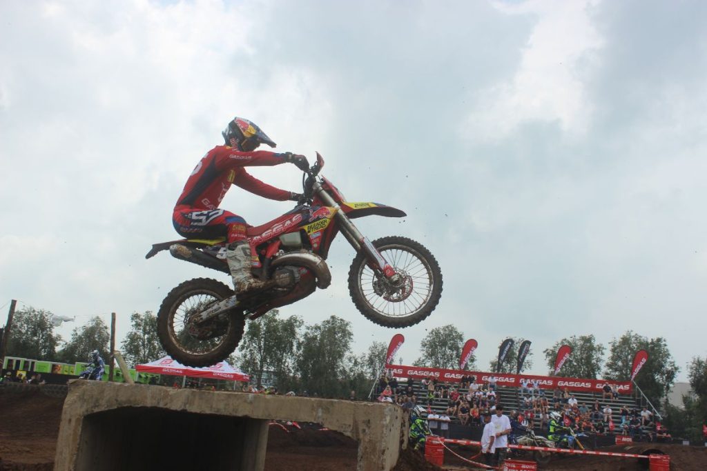 S.A Super Enduro X Round 1.