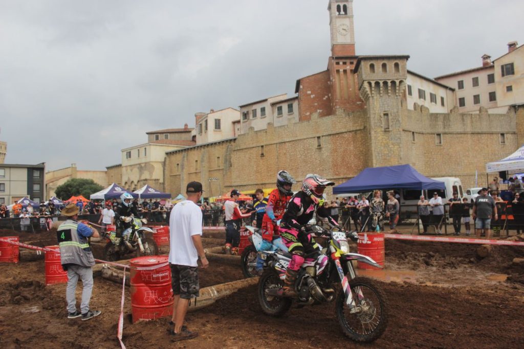 S.A Super Enduro X Round 1.