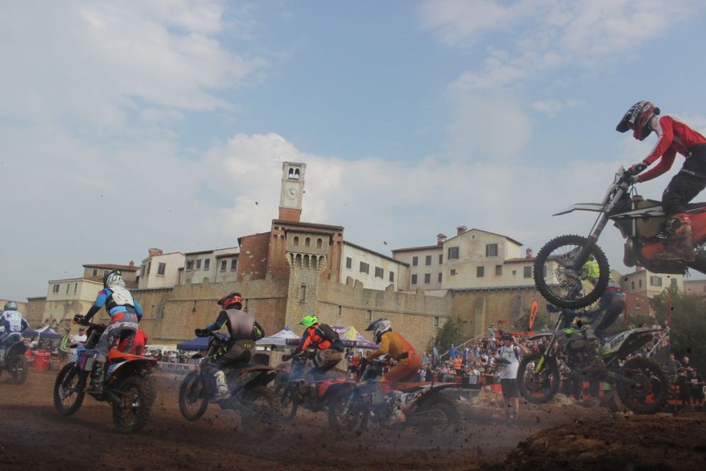 S.A Super Enduro X Round 1.