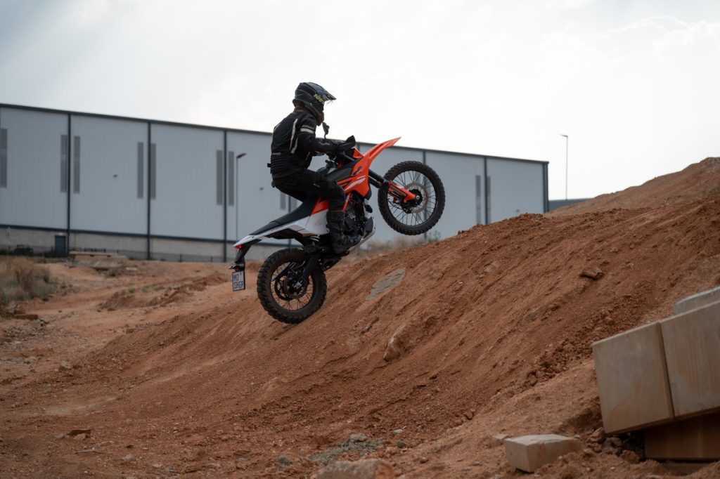 2025 KTM 390