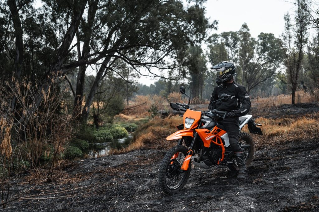 2025 KTM 390